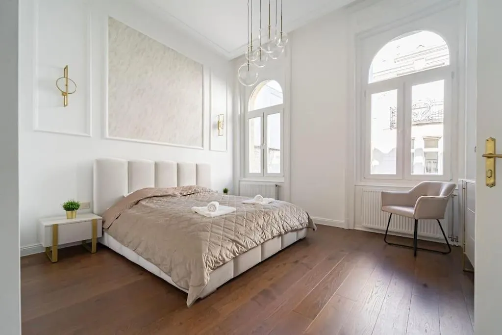 The Opera Luxury Suite Budapest Apartment
